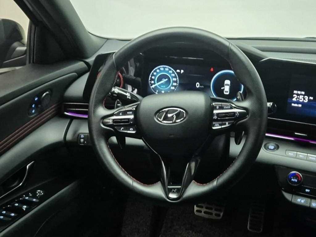 HYUNDAI Avante - Vista 9