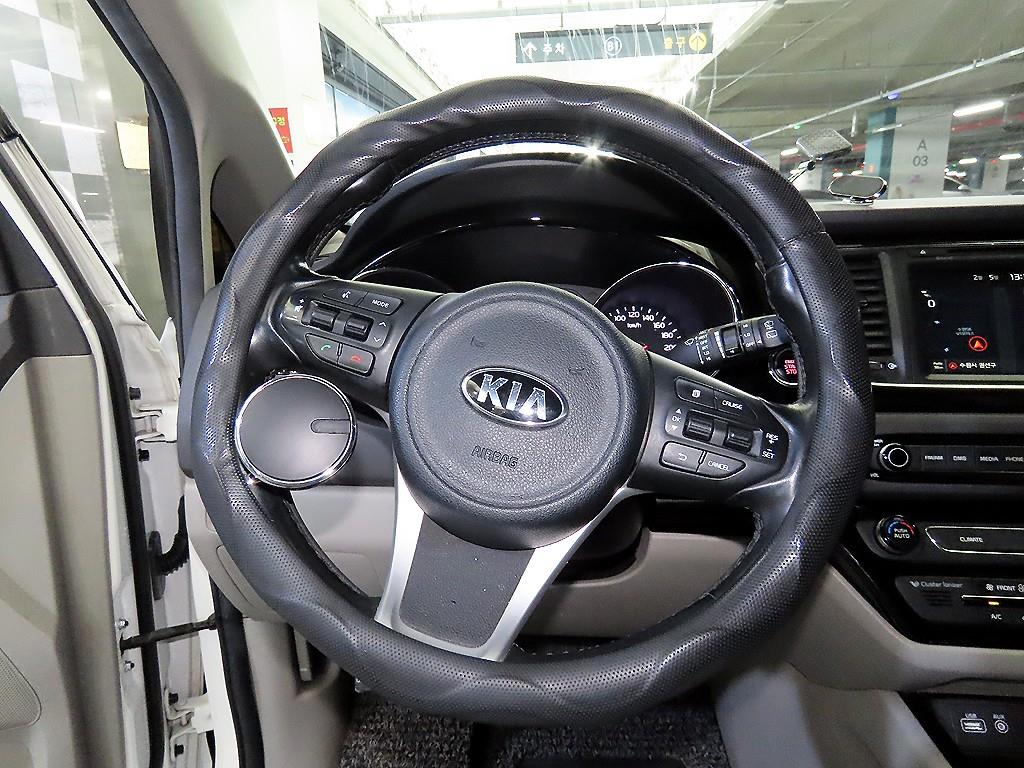 KIA Carnival - Vista 8