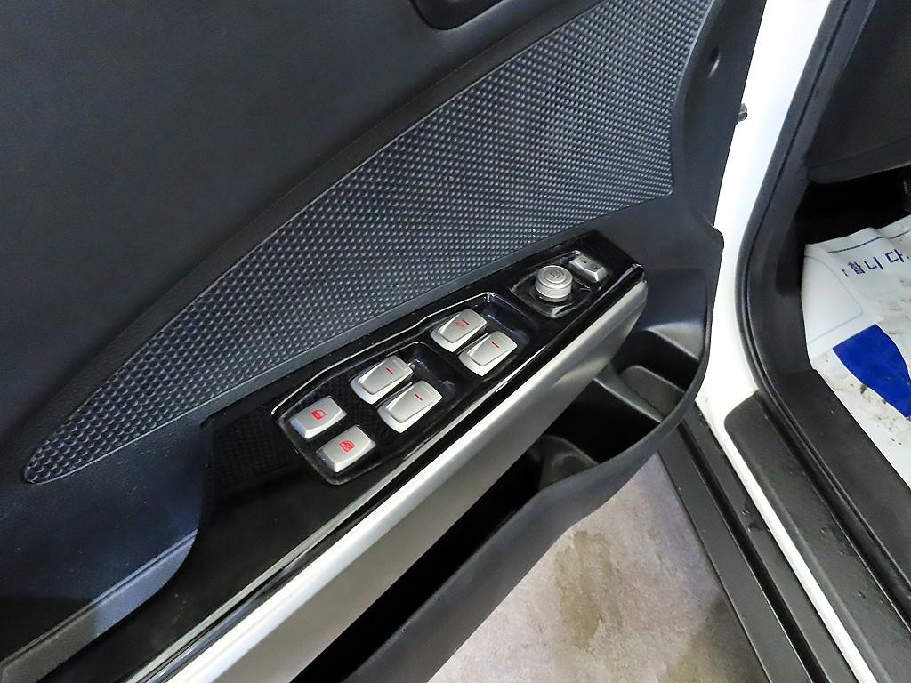 Ssangyong Tivoli 2016 Blanco - Importación desde Corea - HF Imports Iquique - Foto 13