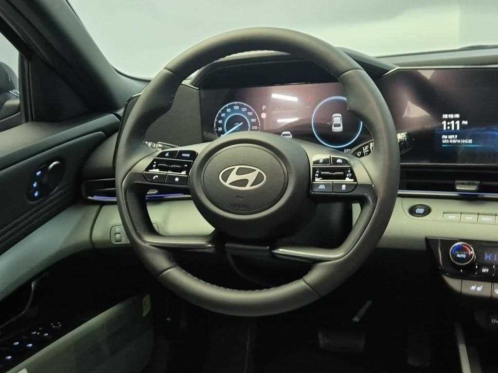 HYUNDAI Avante - Vista 9