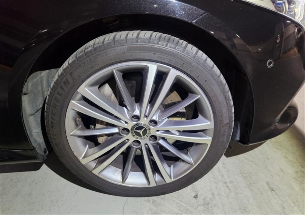 Mercedes Benz CLS Class - Vista 8