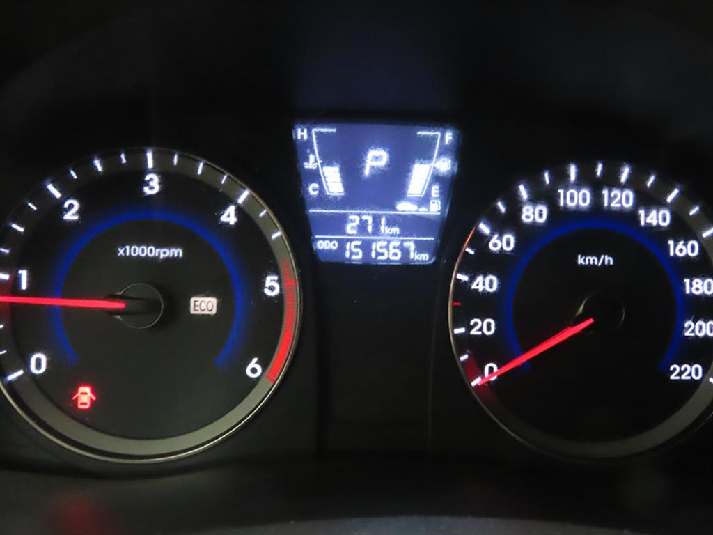 HYUNDAI Accent - Vista 9