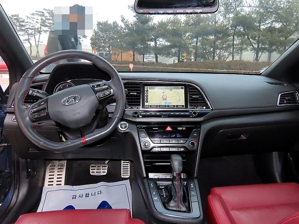 HYUNDAI Avante - Vista 7