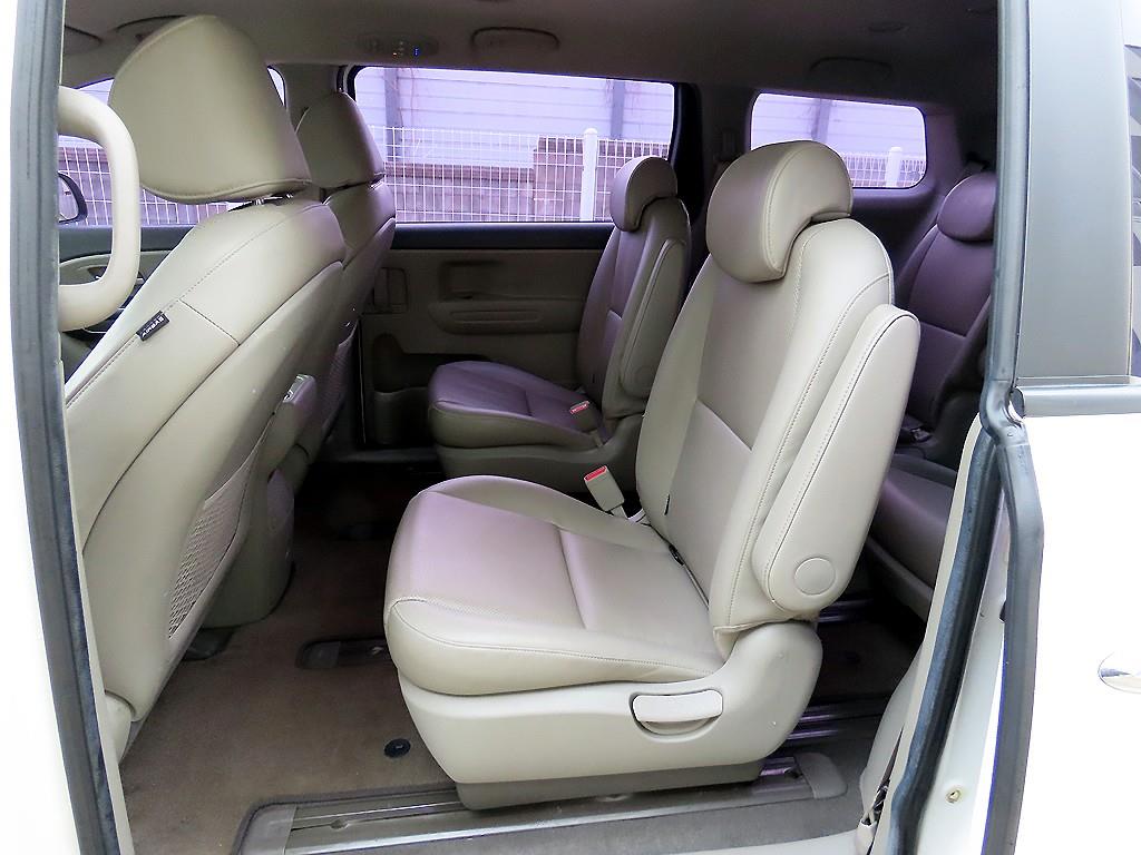 KIA Carnival - Vista 6