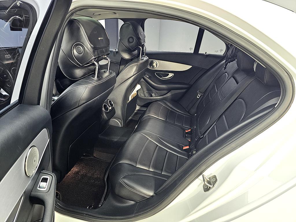 Mercedes Benz C Class - Vista 9