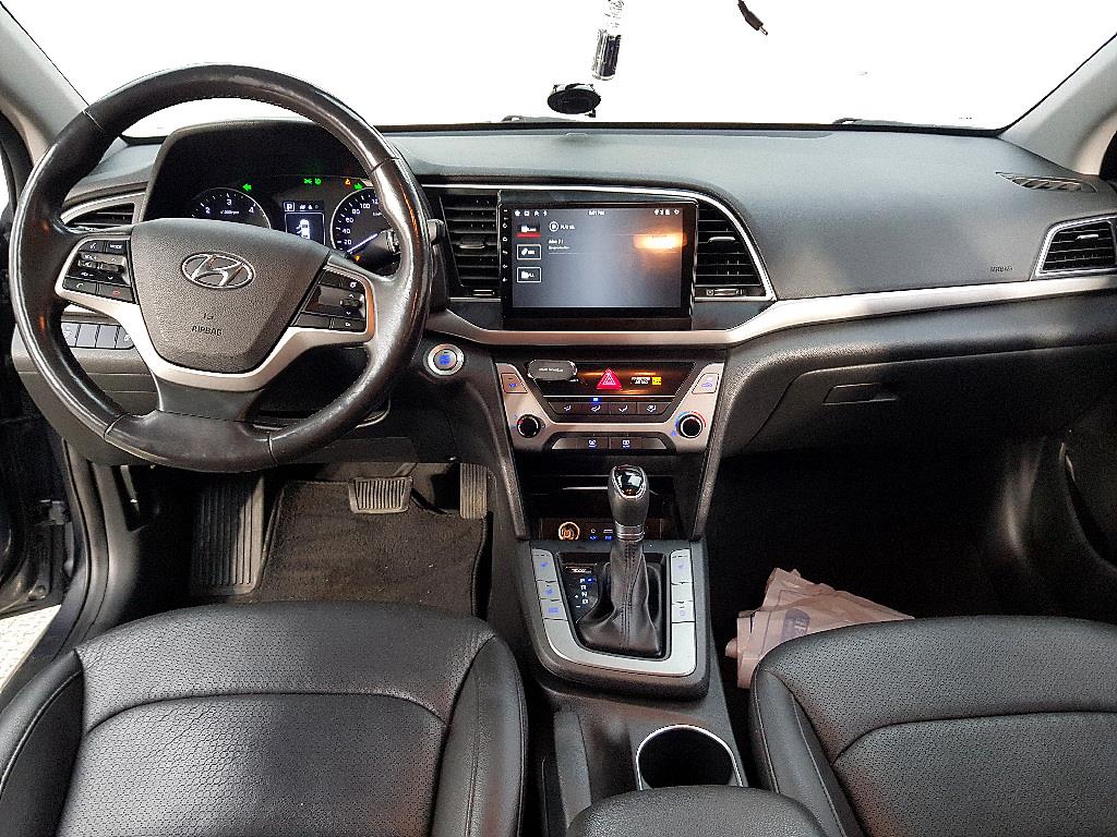 HYUNDAI Avante - Vista 5