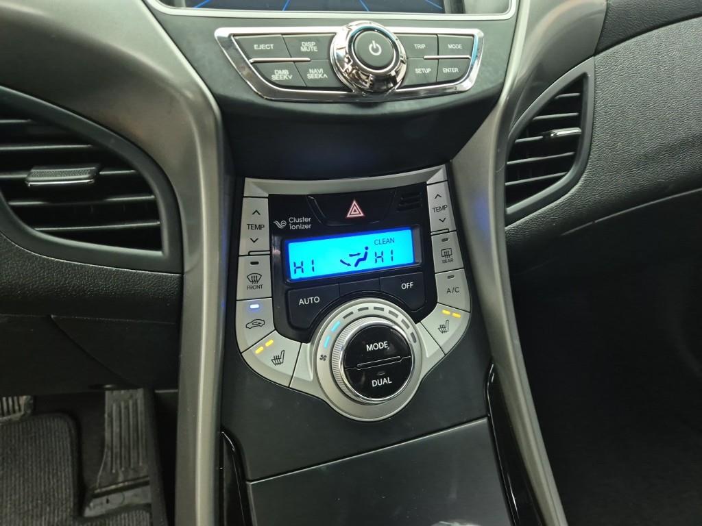 HYUNDAI Avante - Vista 10