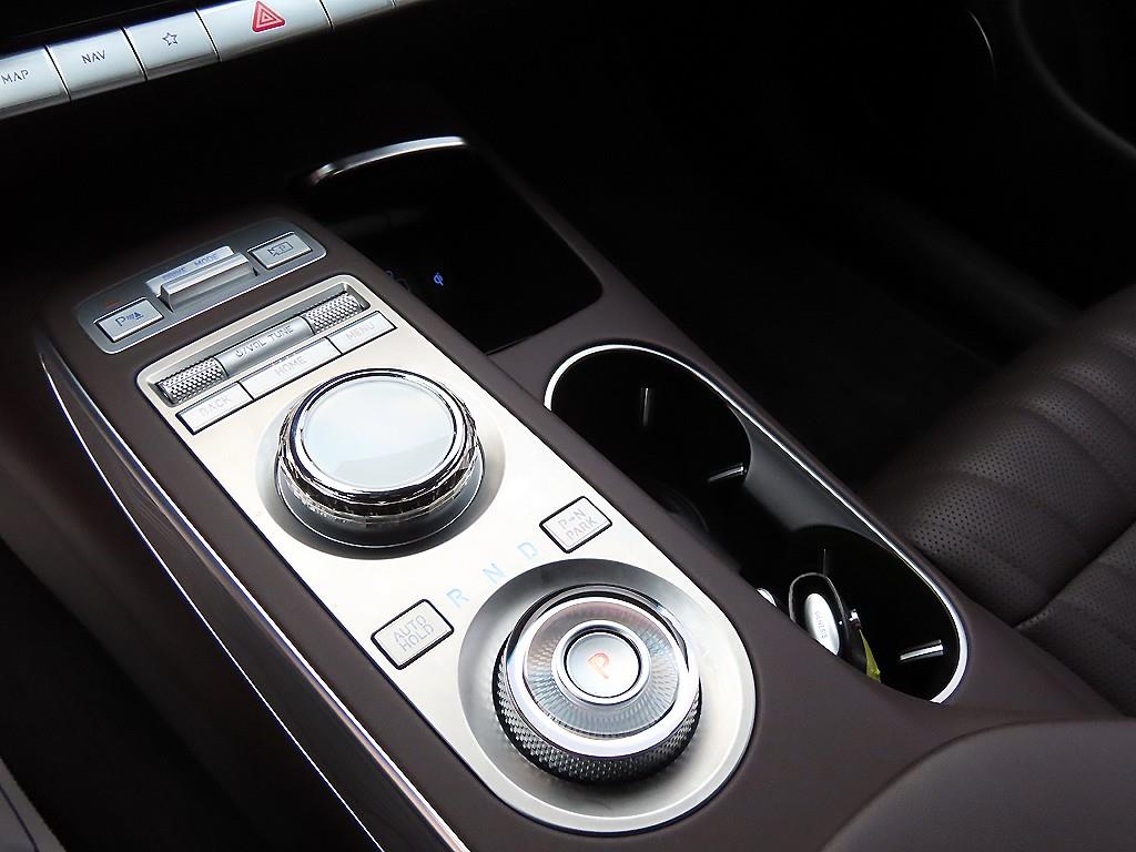 Genesis GV70 - Vista 11