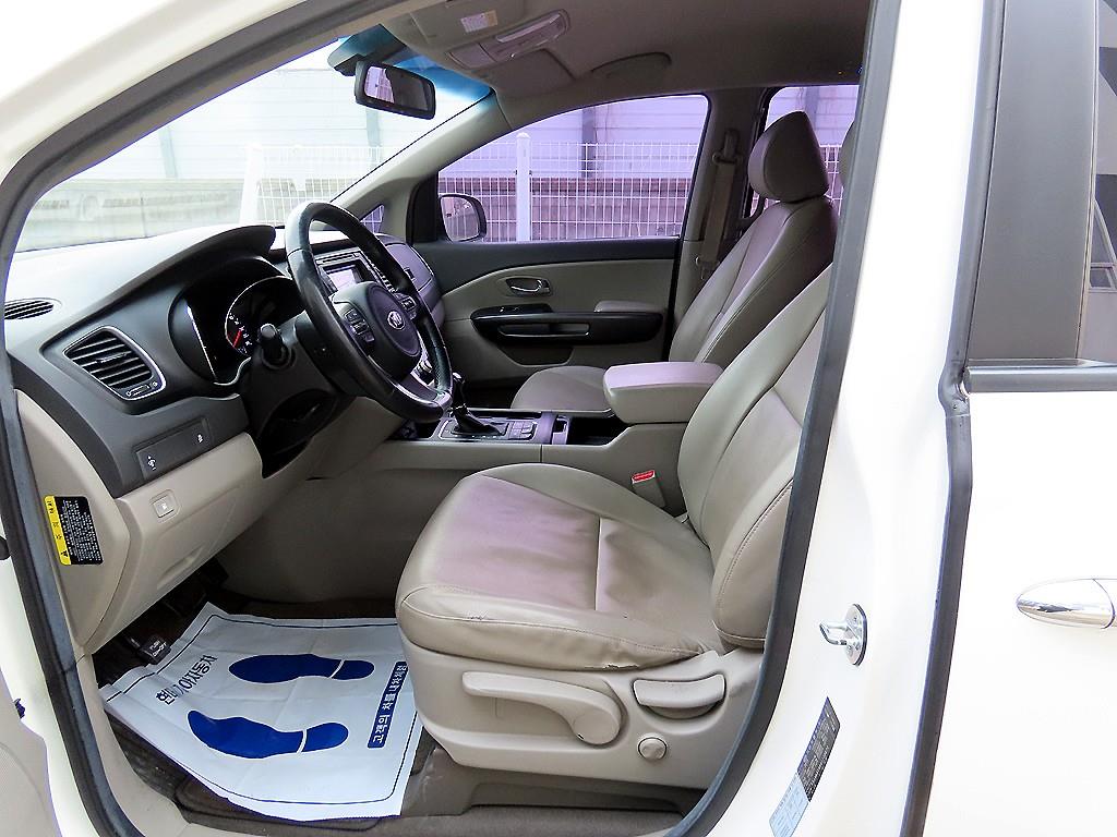 KIA Carnival - Vista 5