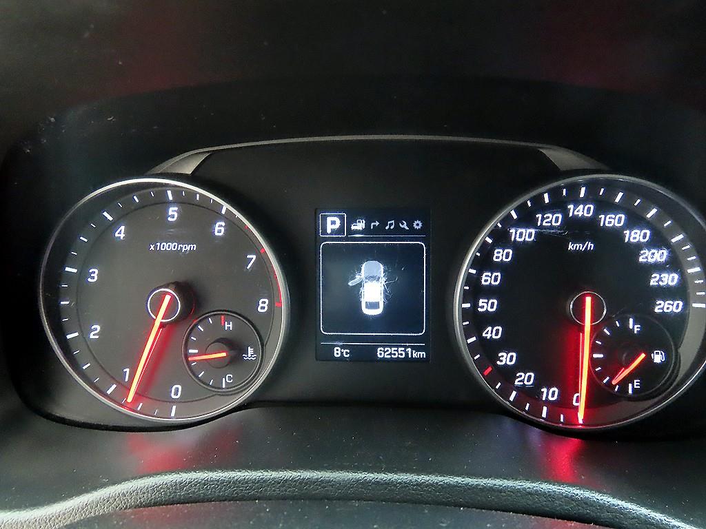 HYUNDAI Avante - Vista 9