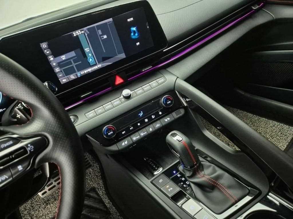 HYUNDAI Avante - Vista 10