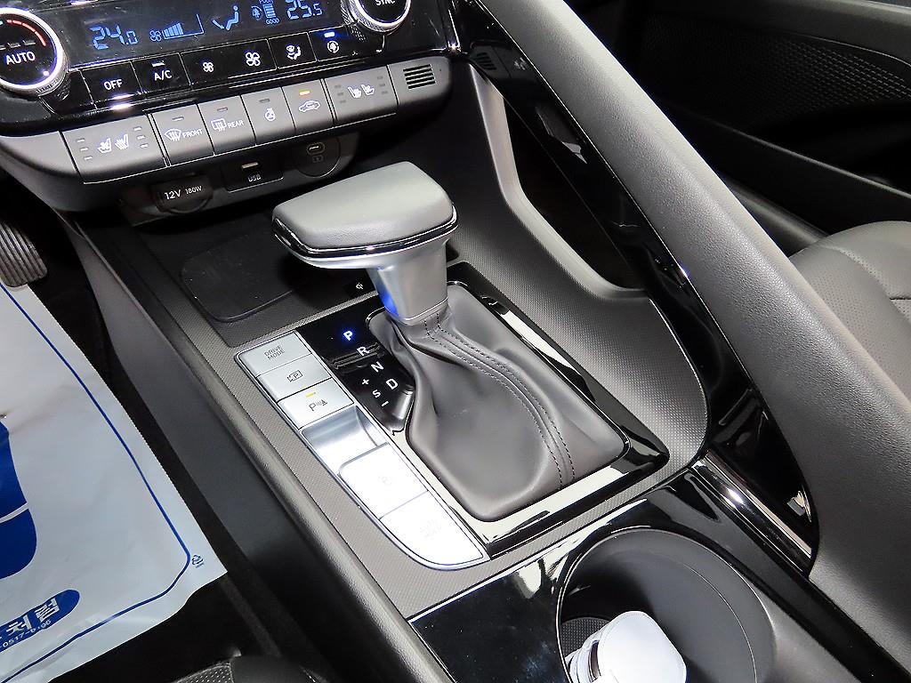 HYUNDAI Avante - Vista 10