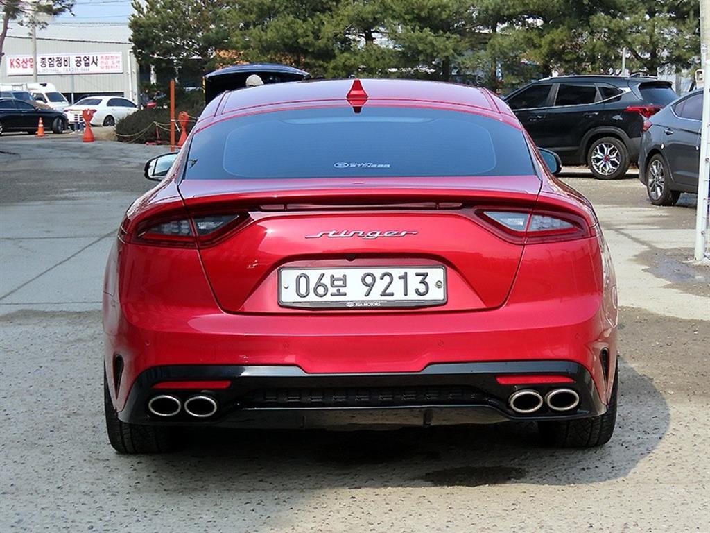 KIA Stinger - Vista 4