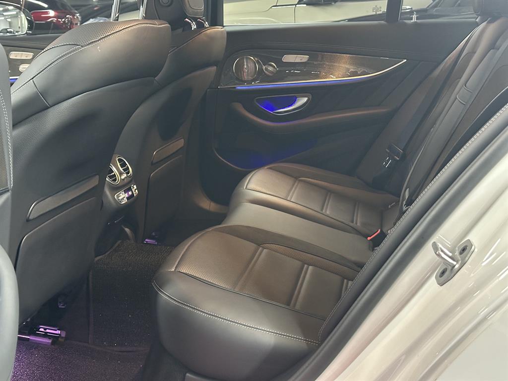 Mercedes Benz E class - Vista 11