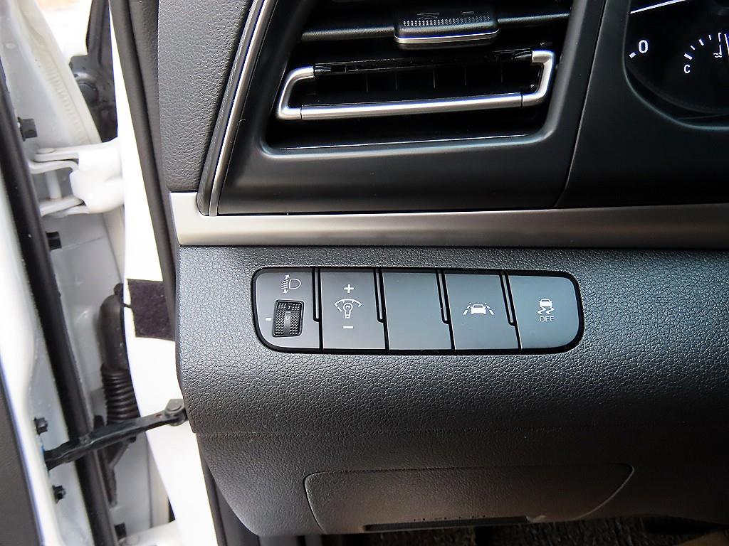 HYUNDAI Avante - Vista 12