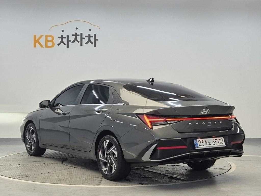 HYUNDAI Avante - Vista 2
