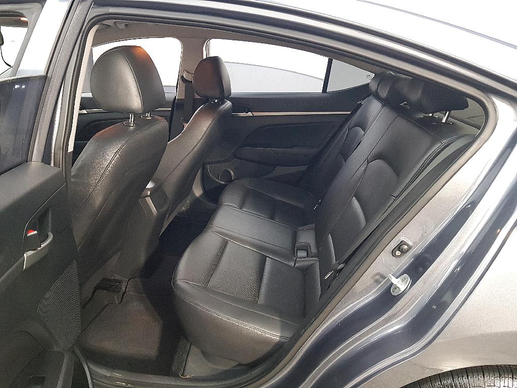 HYUNDAI Avante - Vista 9