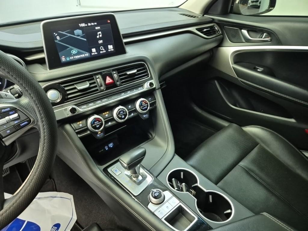 Genesis G70 - Vista 10