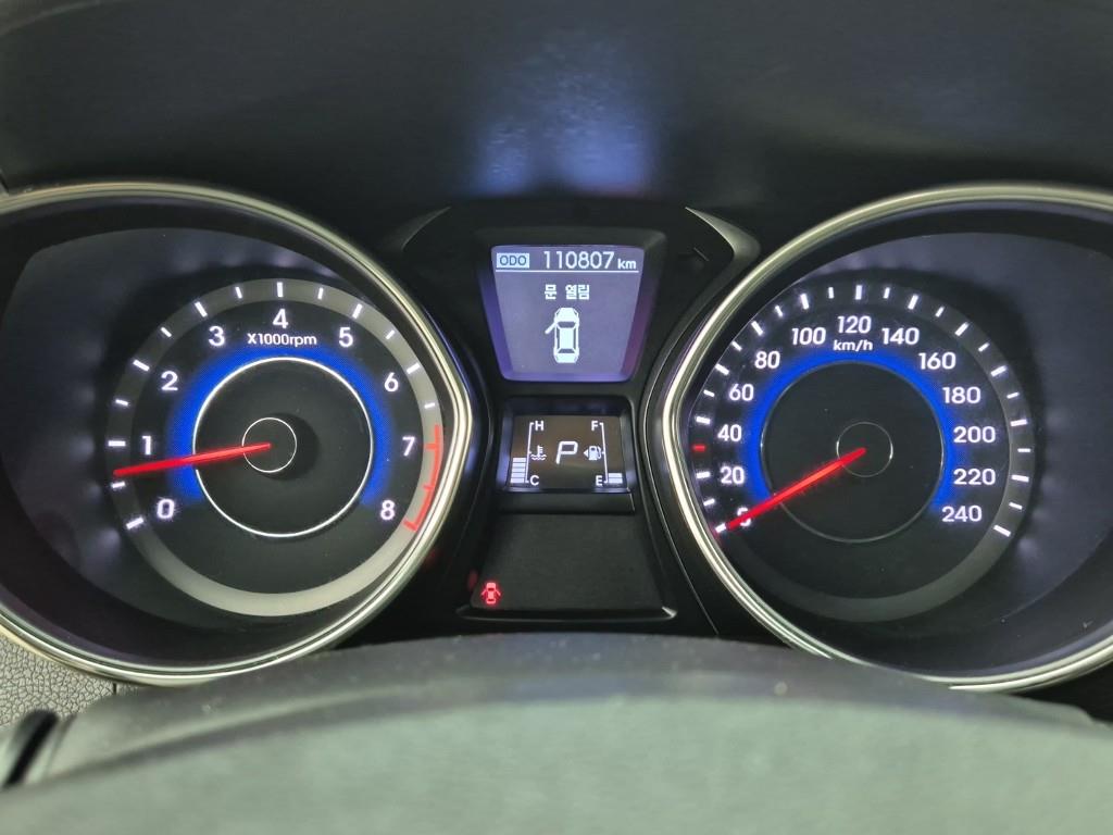 HYUNDAI Avante - Vista 7