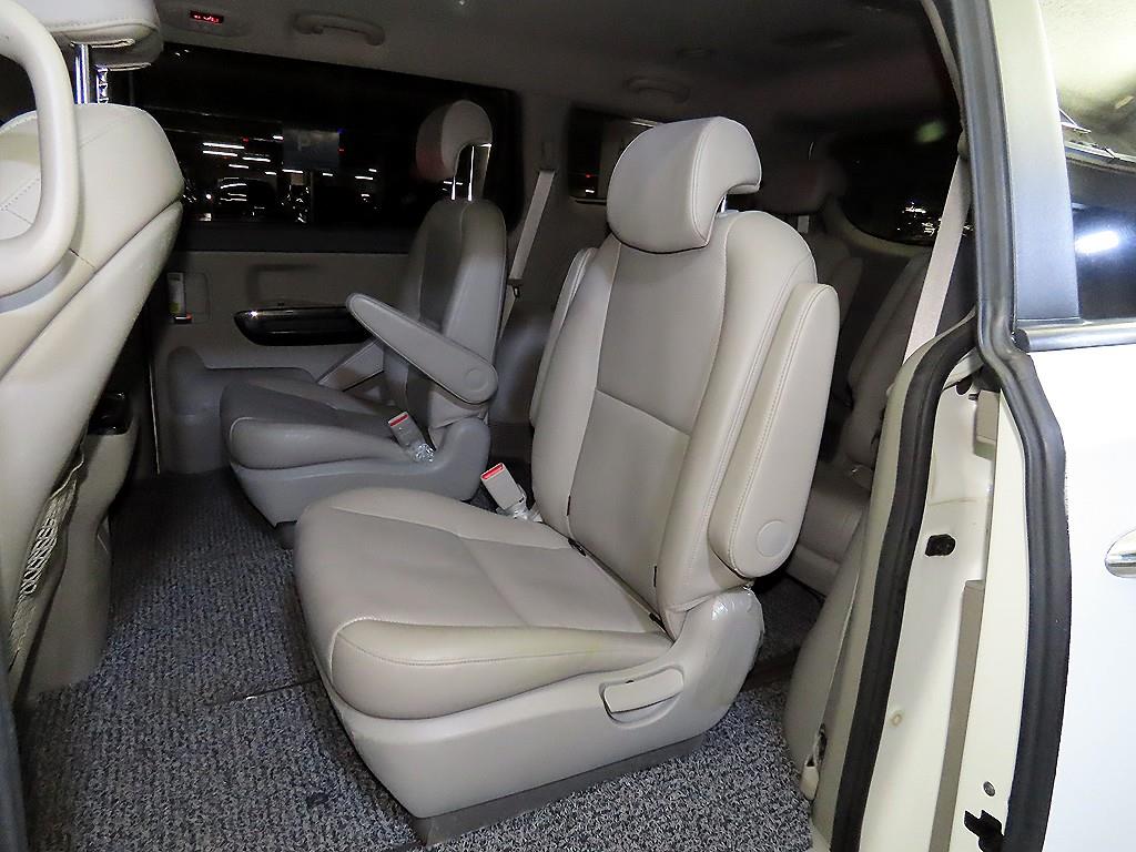 KIA Carnival - Vista 7