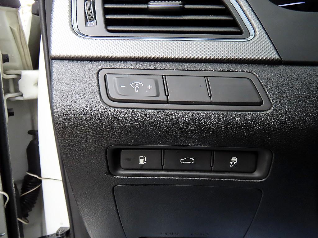 HYUNDAI Sonata - Vista 12