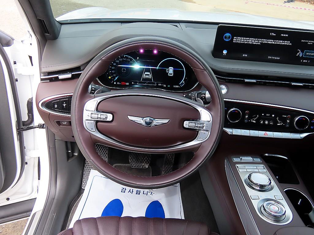 Genesis GV70 - Vista 8