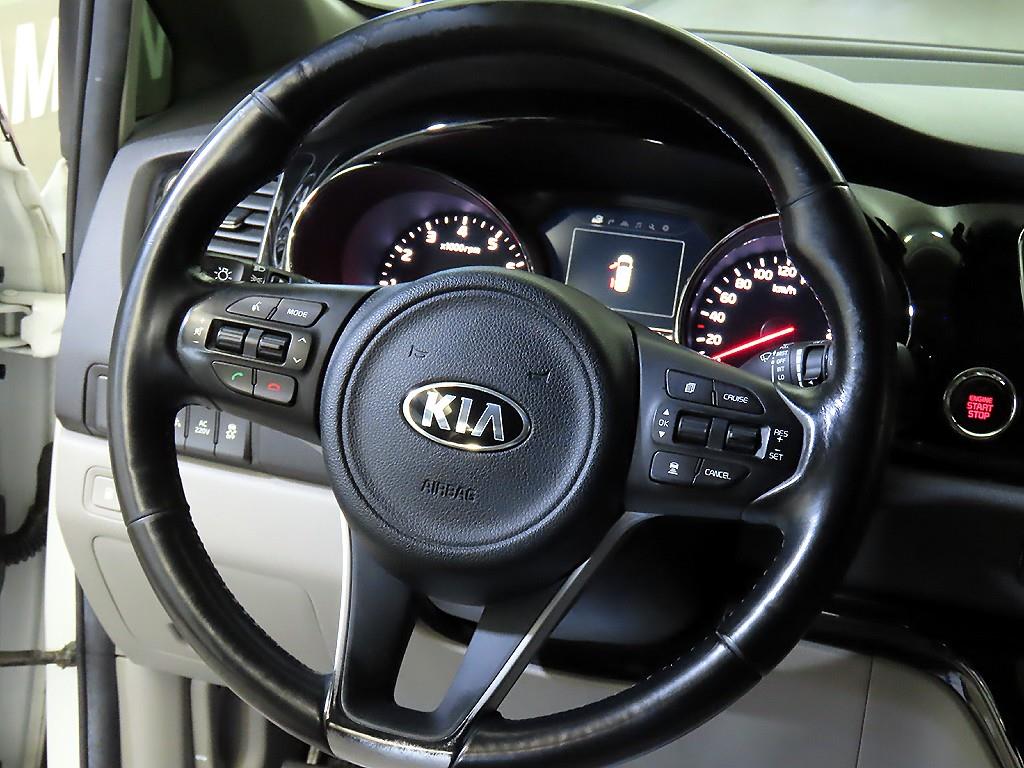 KIA Carnival - Vista 8