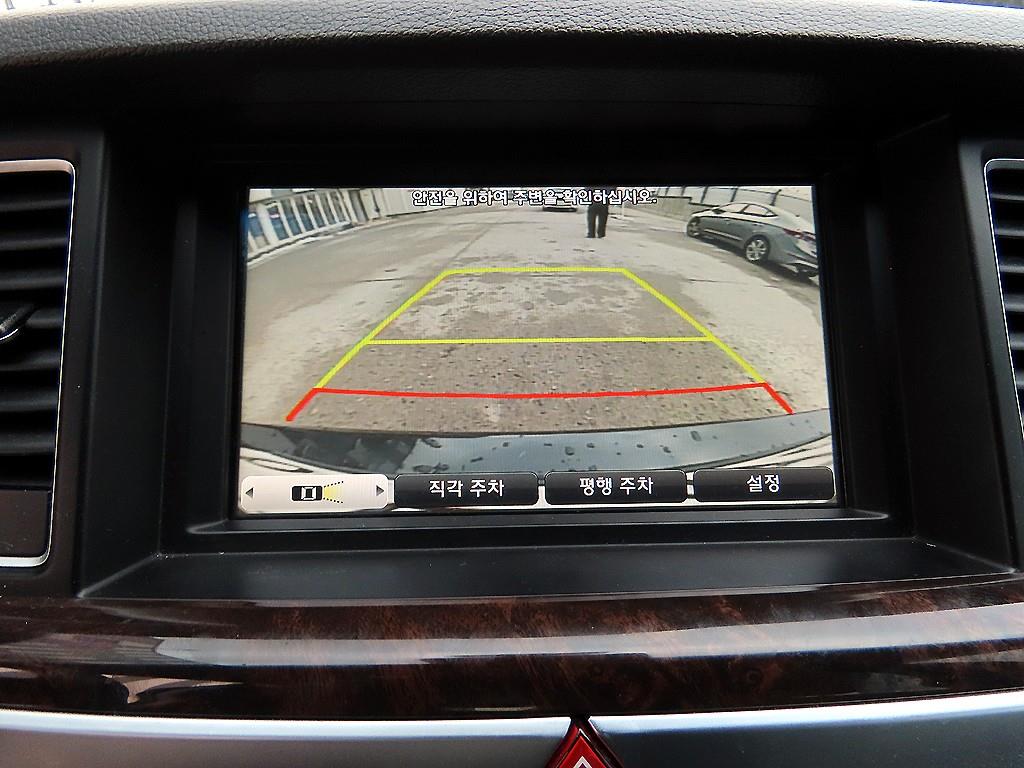 HYUNDAI Genesis - Vista 6