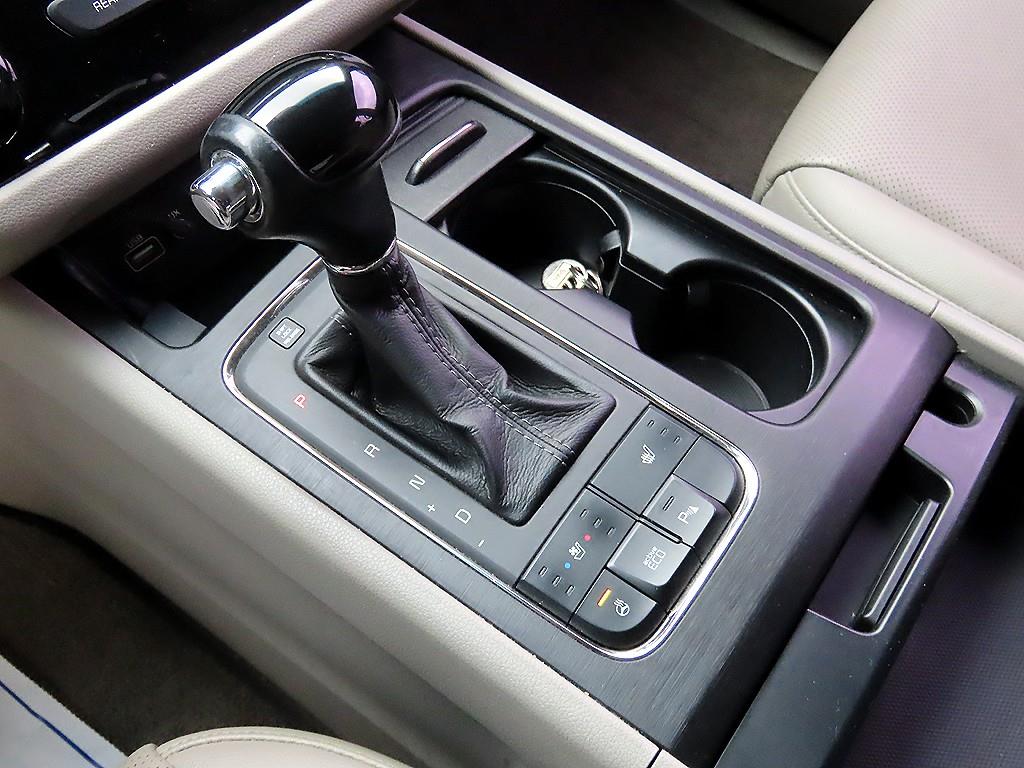 KIA Carnival - Vista 11