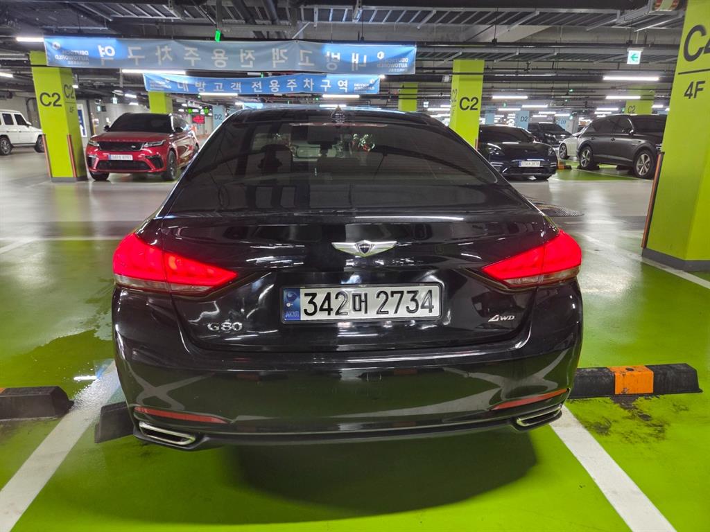 HYUNDAI Genesis - Vista 3