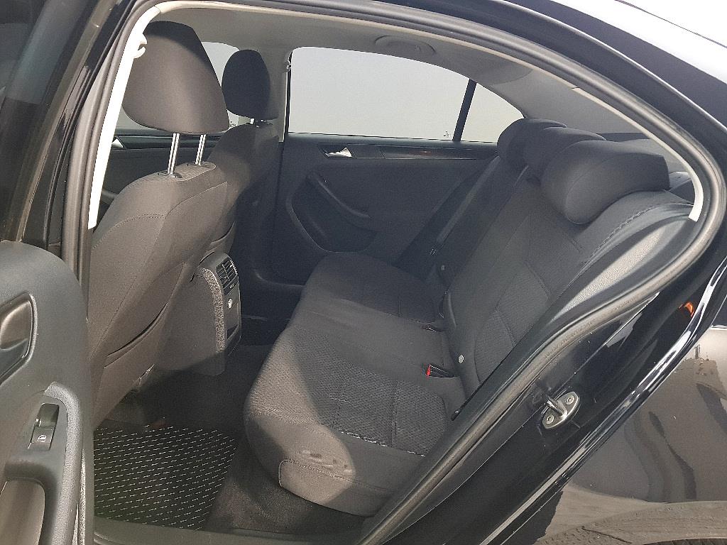 Volkswagen Jetta - Vista 9