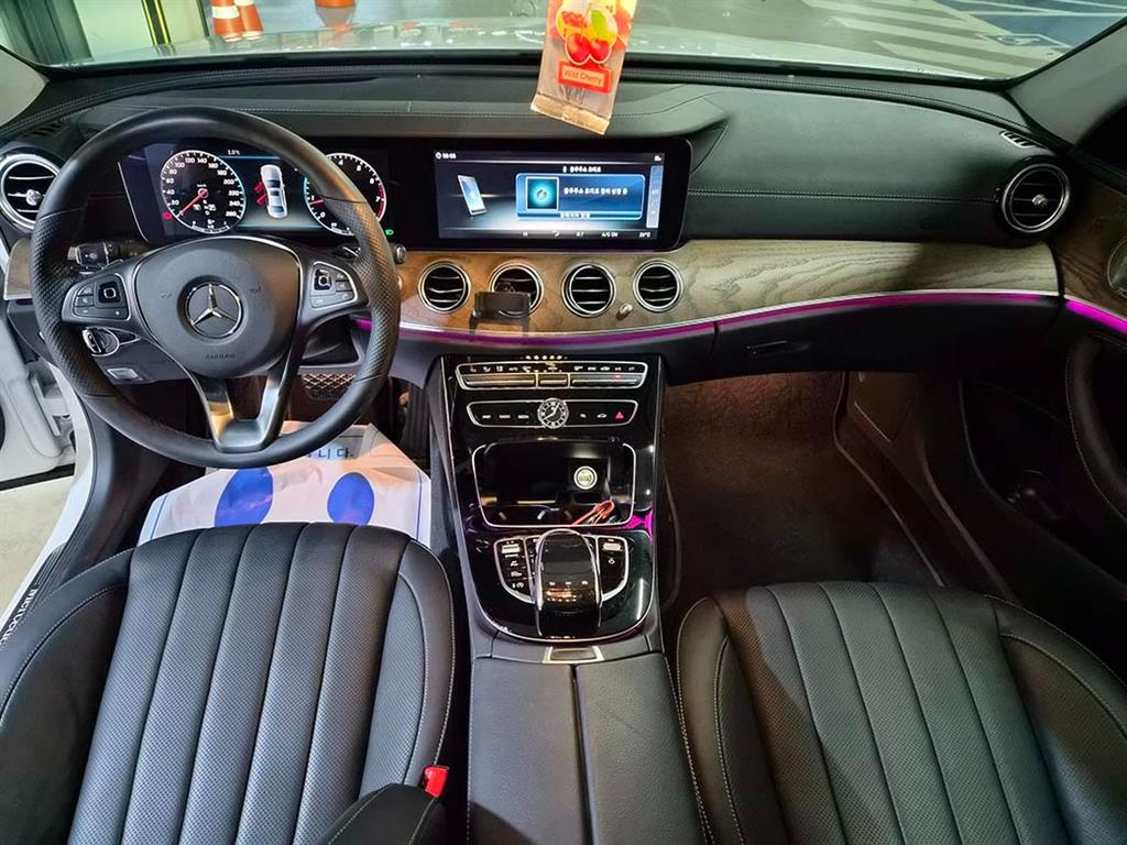 Mercedes Benz E class - Vista 10