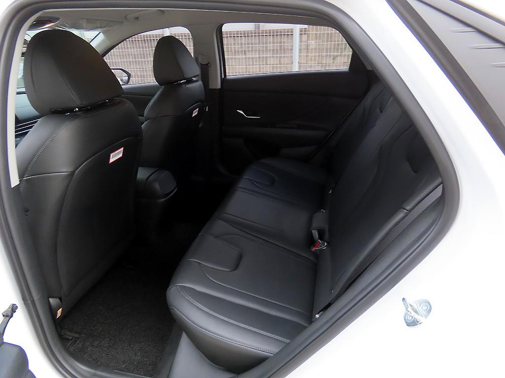 HYUNDAI Avante - Vista 6