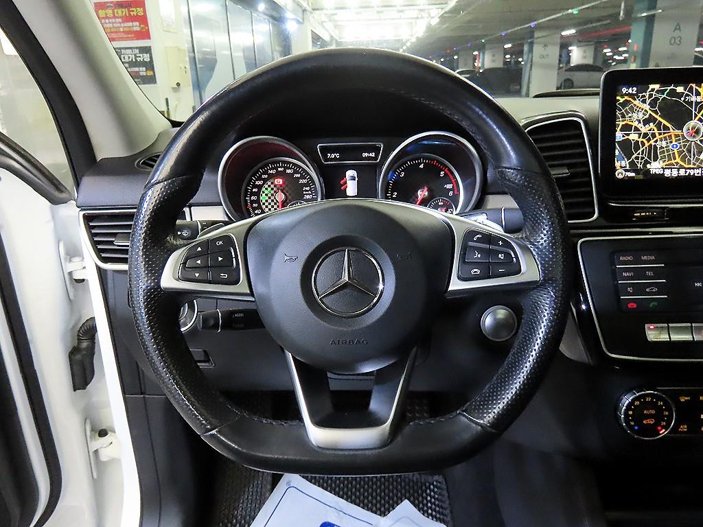 Mercedes Benz GLE Class - Vista 8