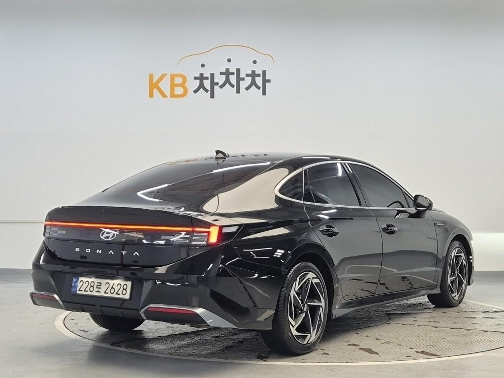 HYUNDAI Sonata - Vista 3