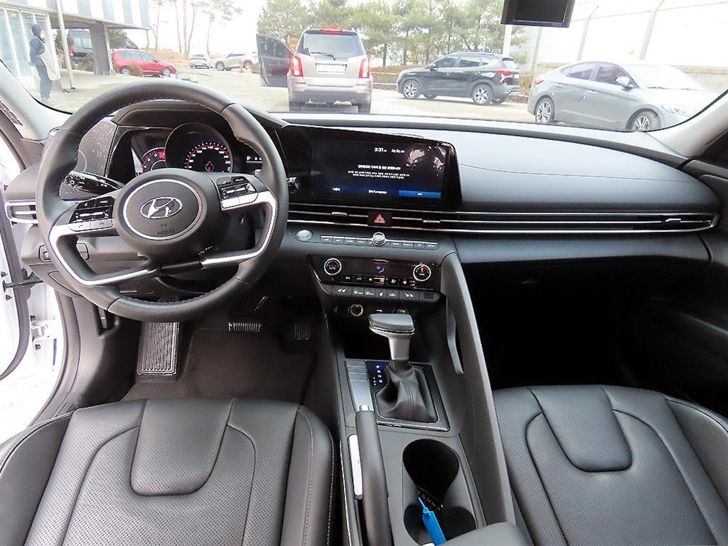 HYUNDAI Avante - Vista 7