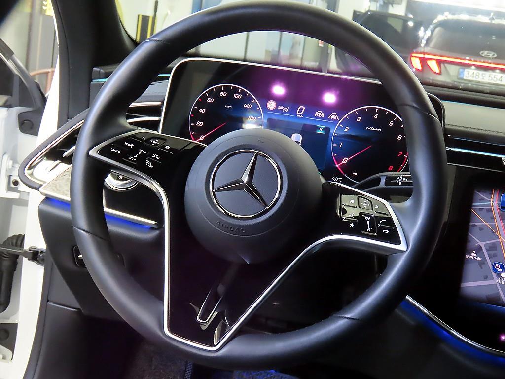 Mercedes Benz E class - Vista 8