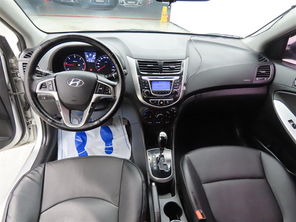 HYUNDAI Accent - Vista 7