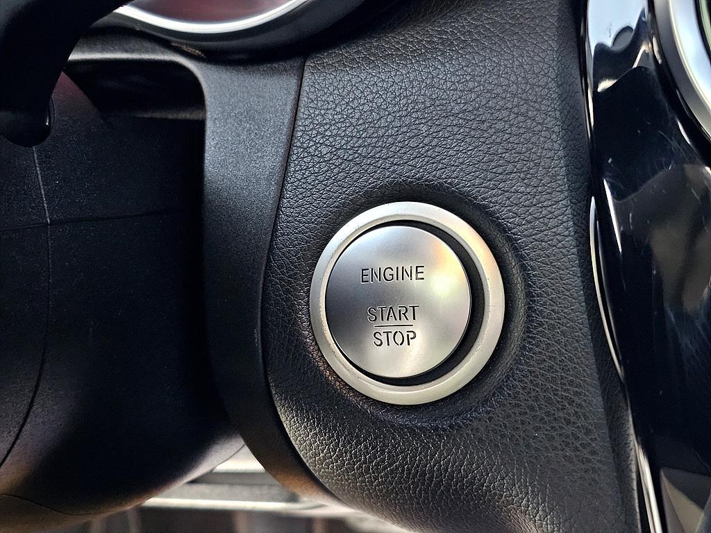 Mercedes Benz C Class - Vista 12