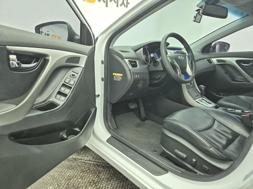 HYUNDAI Avante 2012 Blanco - Importación desde Corea - HF Imports Iquique - Foto 18