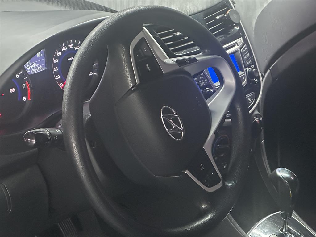 HYUNDAI Accent - Vista 5