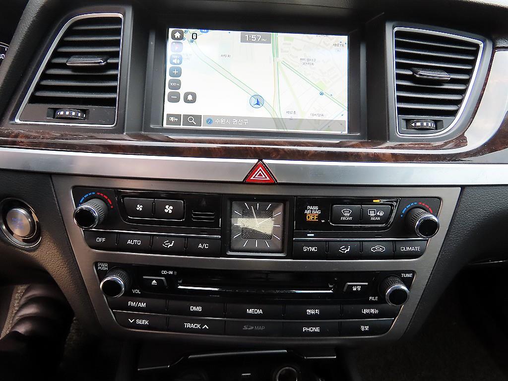 HYUNDAI Genesis - Vista 4