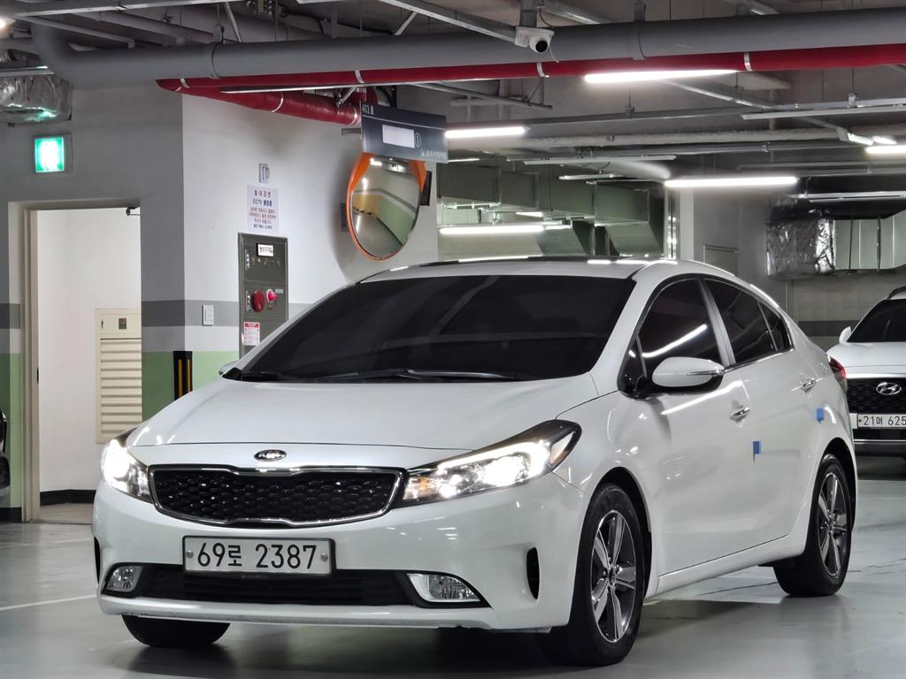 KIA K3 2018 Blanco - Importación desde Corea - HF Imports Iquique - Foto 1