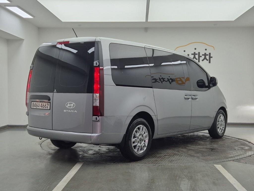 HYUNDAI Staria - Vista 4