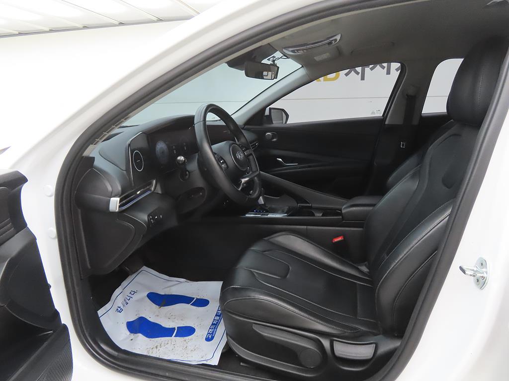 HYUNDAI Avante - Vista 5