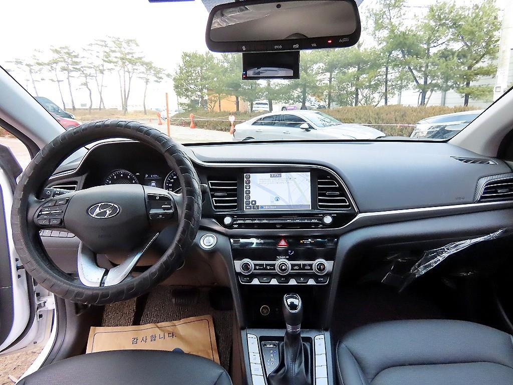 HYUNDAI Avante - Vista 7