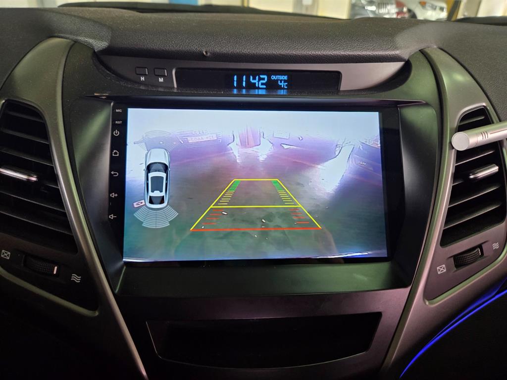 HYUNDAI Avante - Vista 12