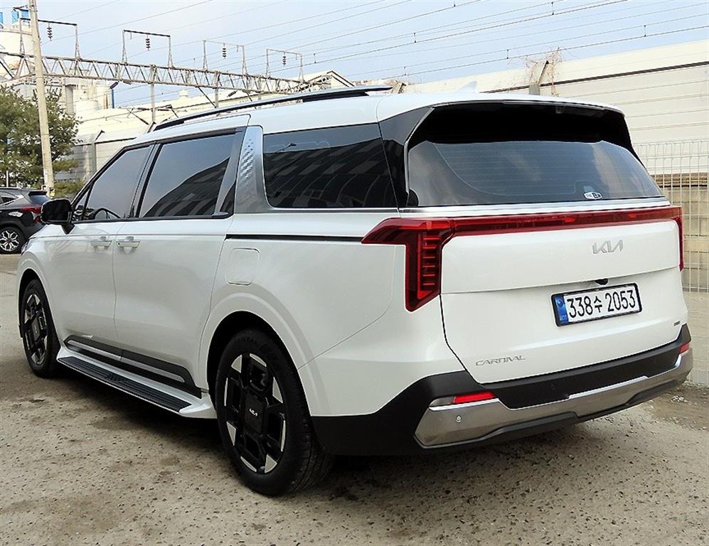KIA Carnival - Vista 3