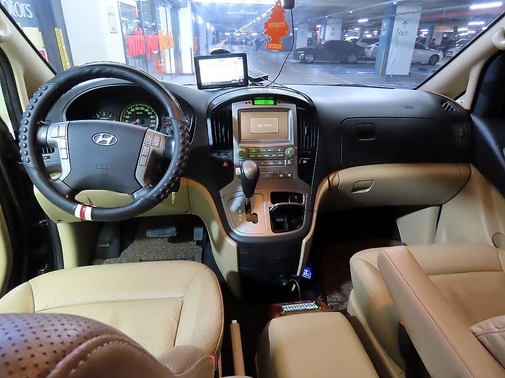 HYUNDAI Starex - Vista 10