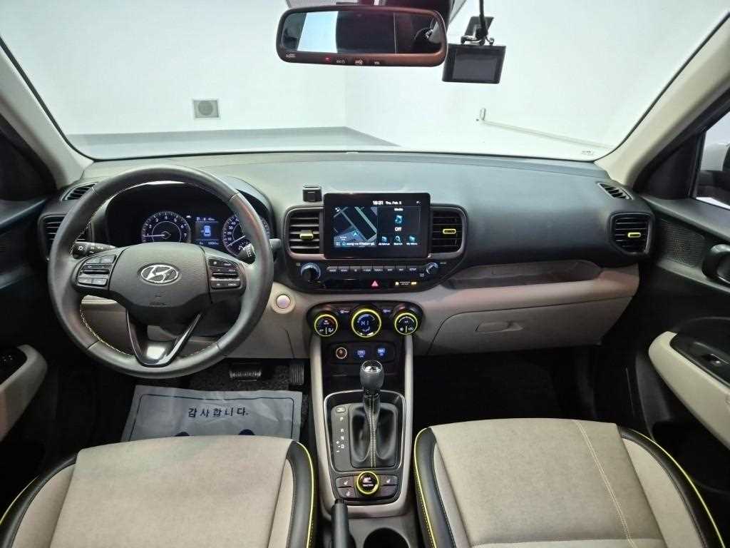 HYUNDAI Venue - Vista 7